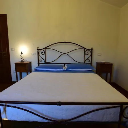 Trappeto Vecchio Lantgård *